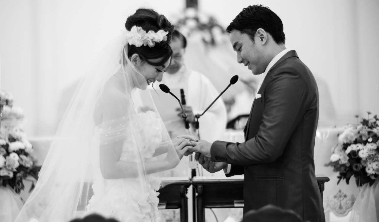 Benz Por Chic and Unique Wedding Ceremony at Peninsula Hotel